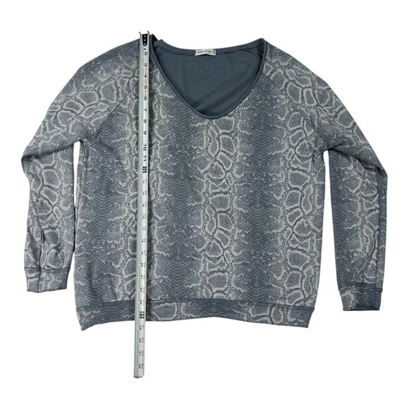 Made In Italy Size  M Woman Snakeskin Print V-Neck Long Sleeve Sweater - Picture 3 of 7